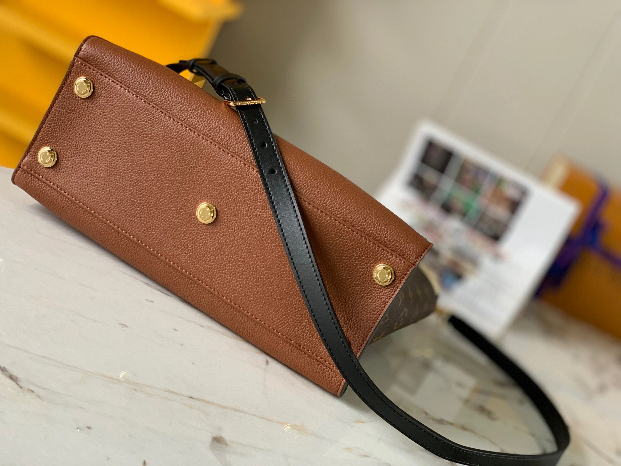 &MOMO- M59645 item：B-B000E2601C