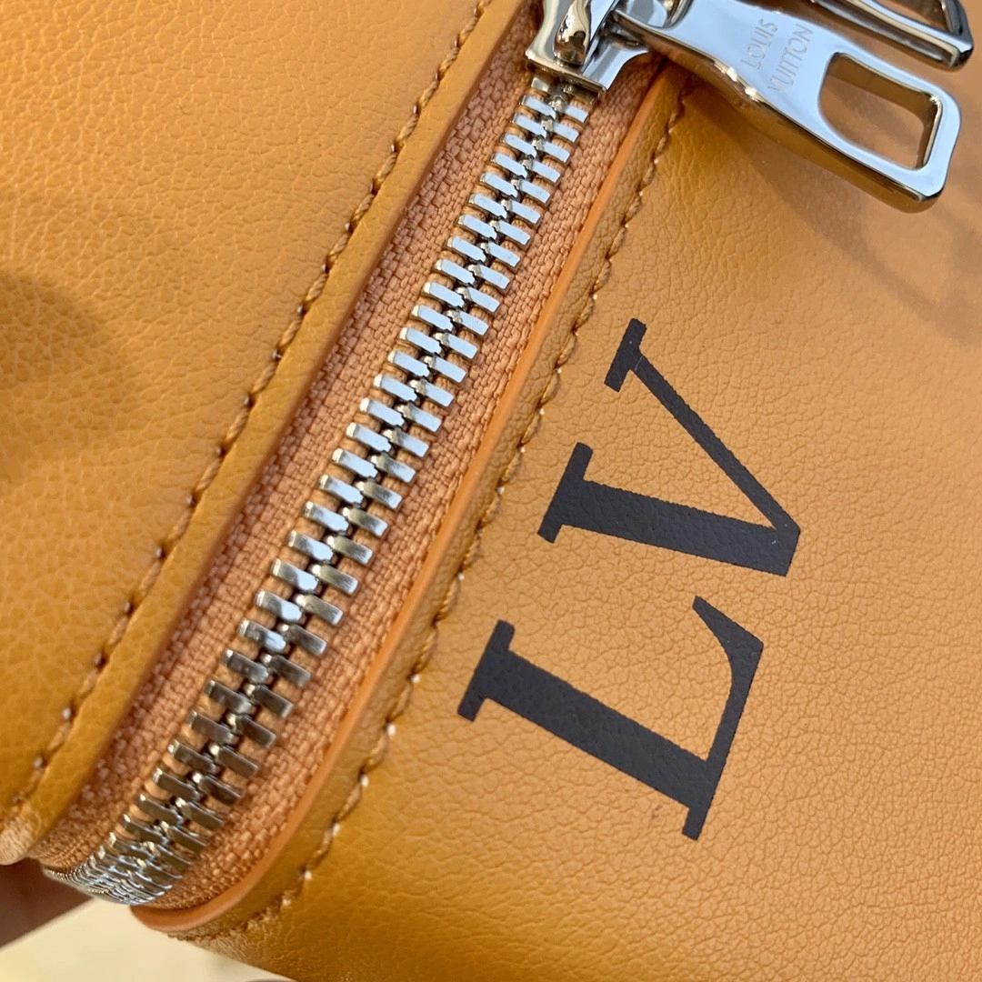 MOMO- M59666 cowhide Vertical Box Trunk item : B-B202D1821