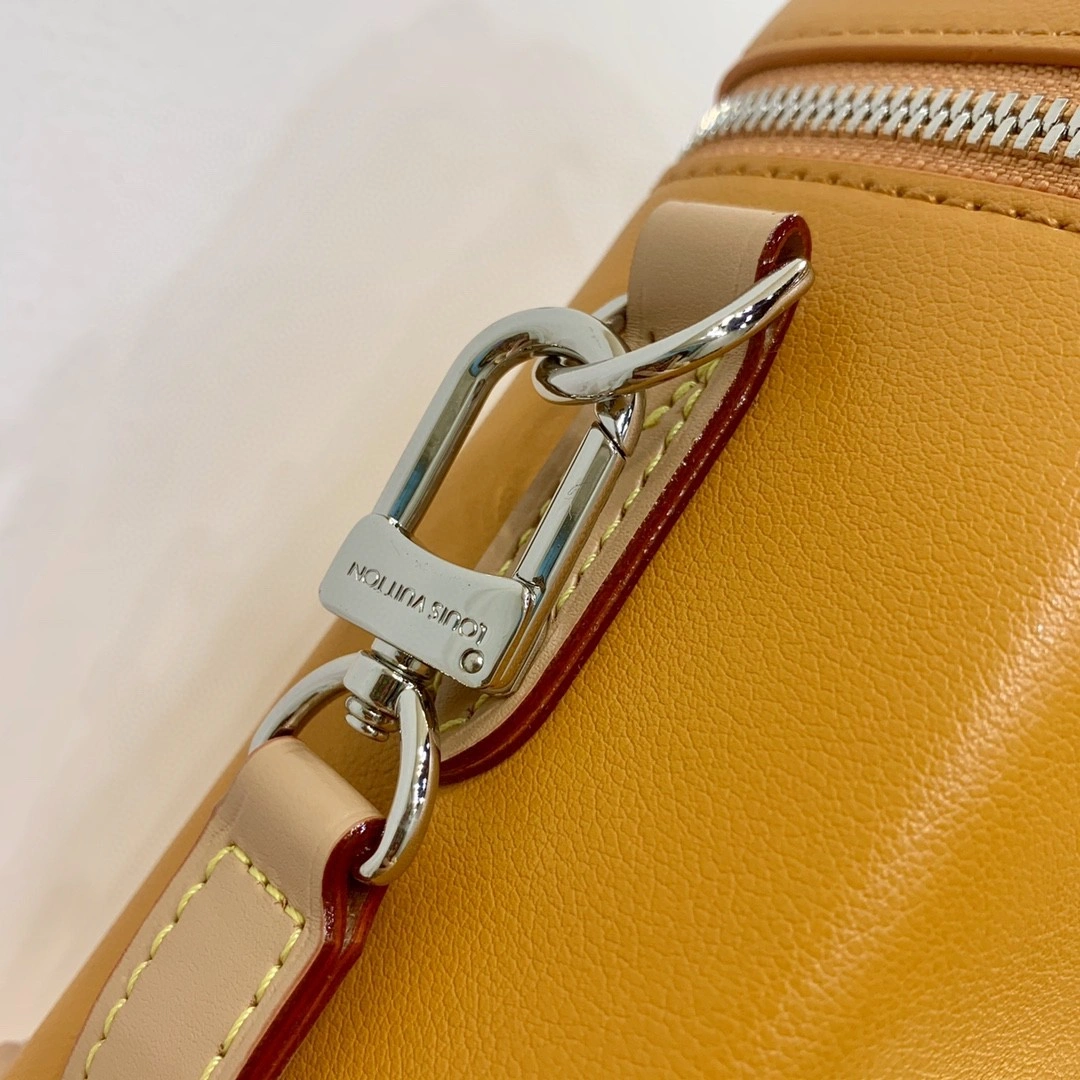 MOMO- M59666 cowhide Vertical Box Trunk item : B-B202D1821