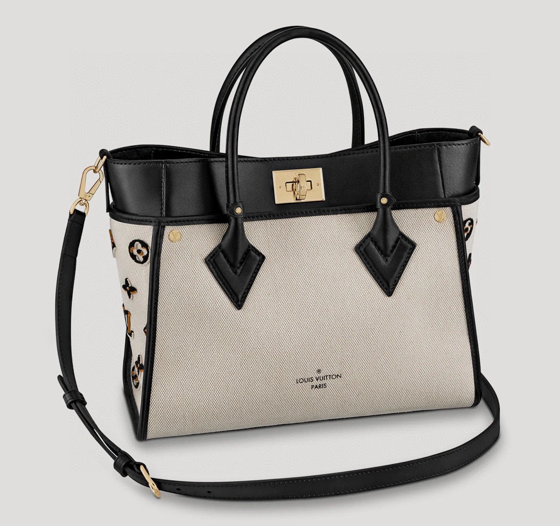 &MOMO- M59842 ON MY SIDE item：B-B000F0616C