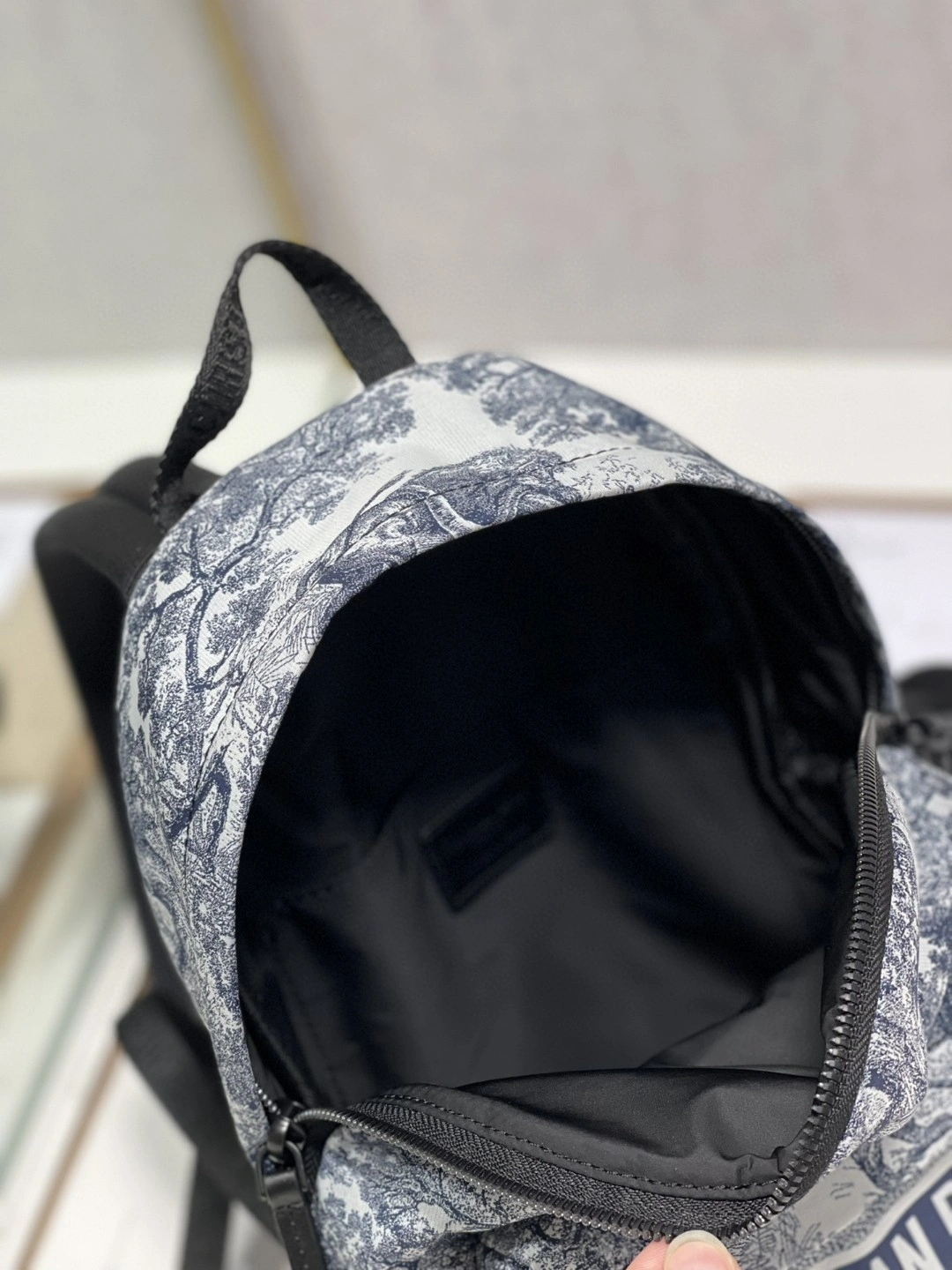 MOMO- M6108SNTJ Travel Backpack item : B-B00M1324