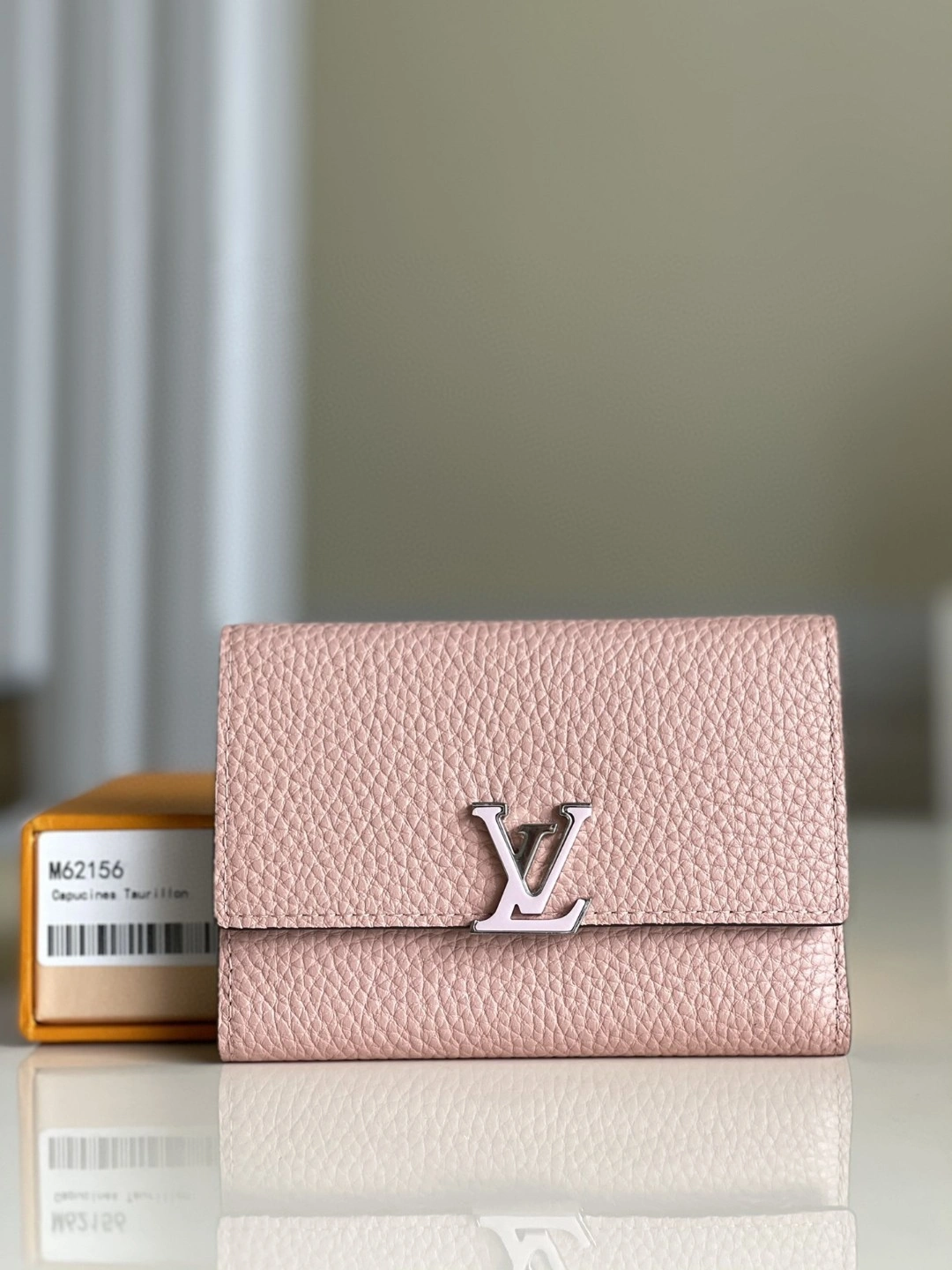 MOMO- M62156 item : A-B00L1701