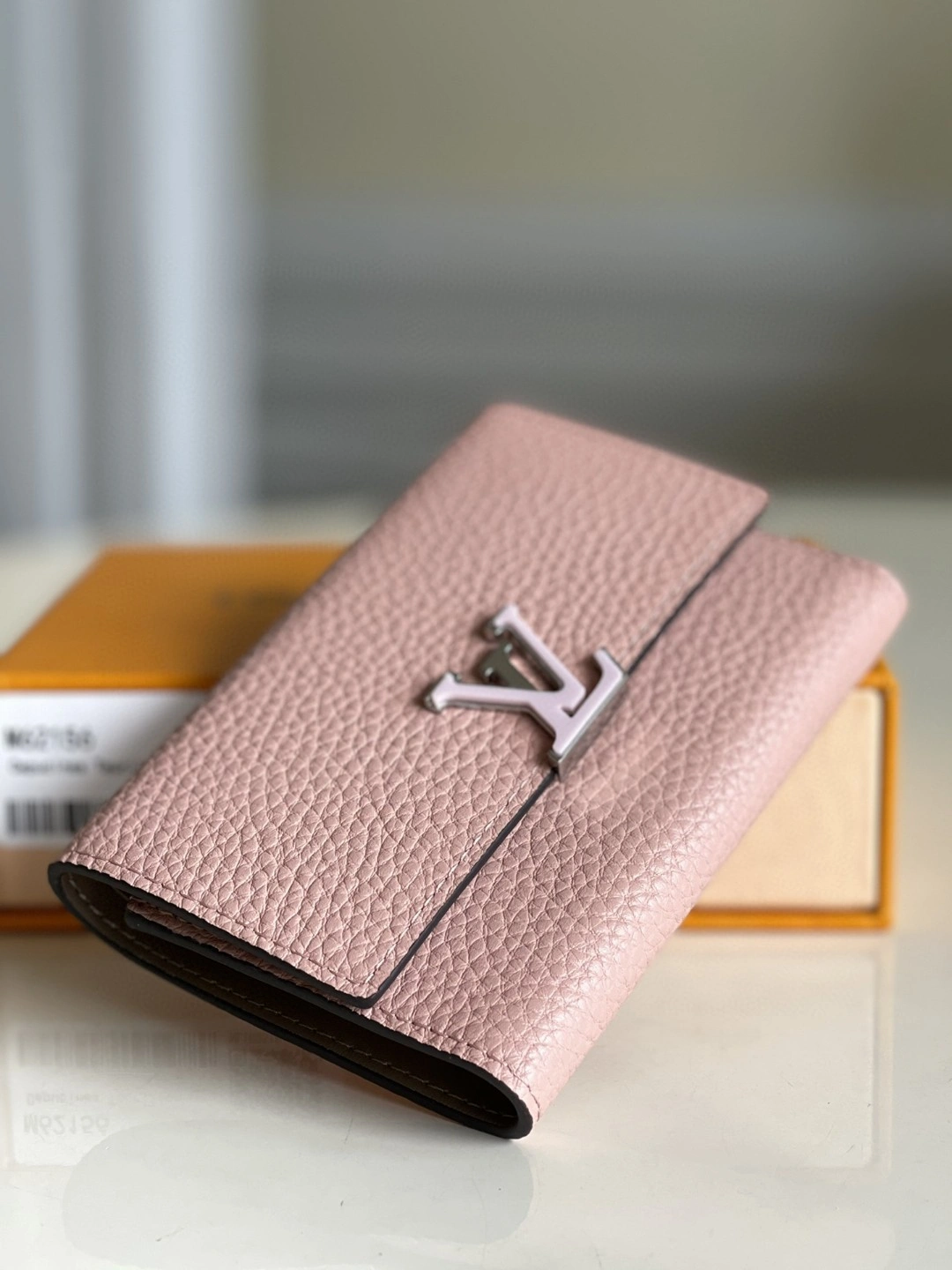 MOMO- M62156 item : A-B00L1701