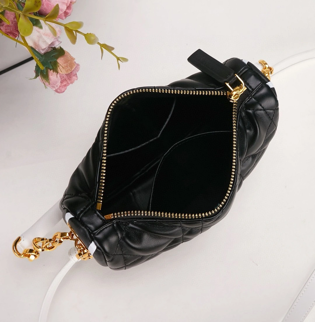 MOMO- M7200ONOA Vib sheephide item : B-B00M1342