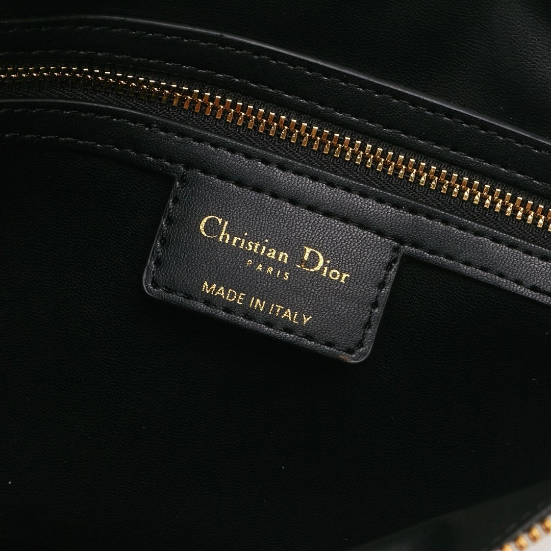 MOMO- M7201ONOA Vibe sheephide item : B-B00M1341
