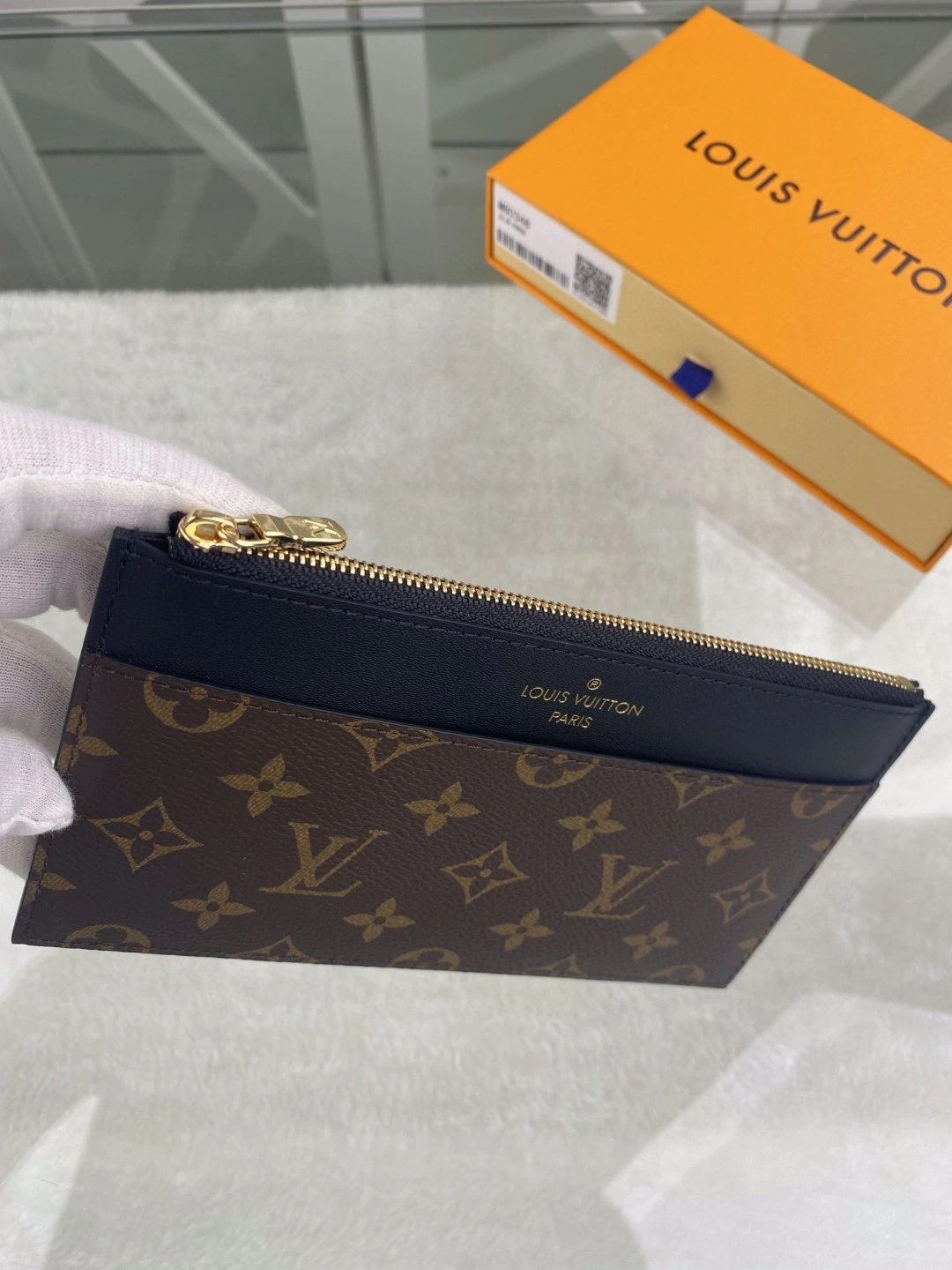 MOMO- M80348 cowhide item : A-B040L2208