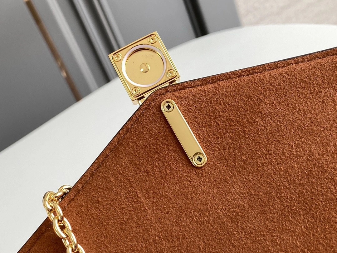 MOMO- M80763 cowhide item : A-B00L2902