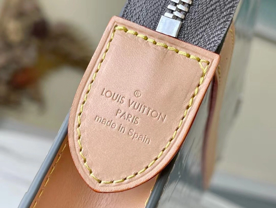MOMO- M80807 cowhide item : A-B00L1714