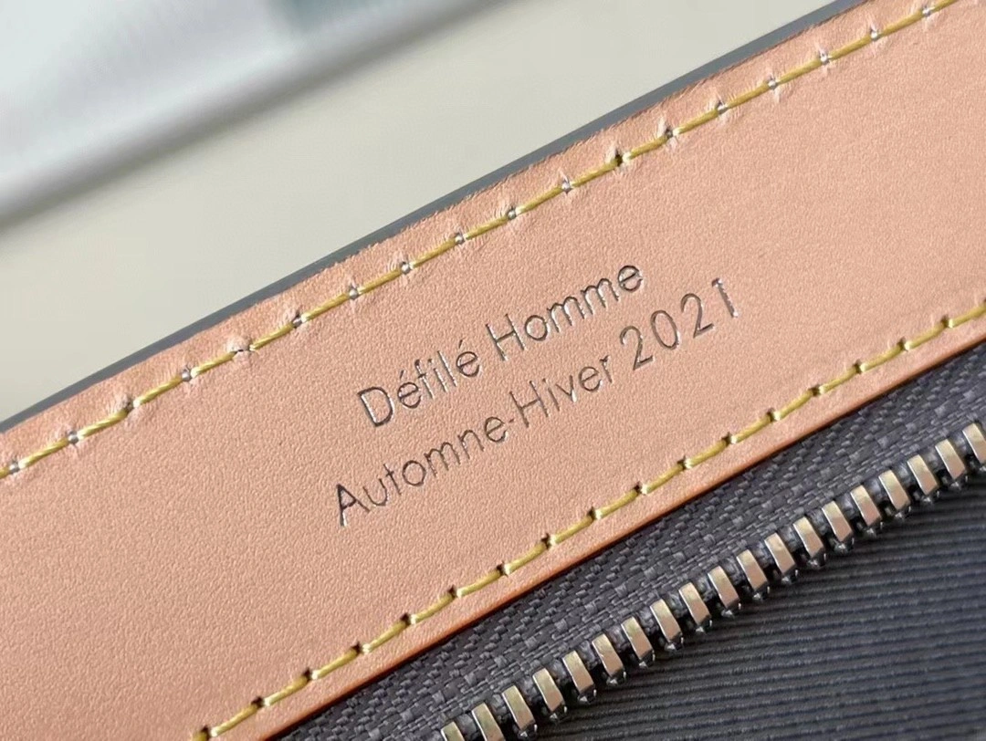 MOMO- M80807 cowhide item : A-B00L1714