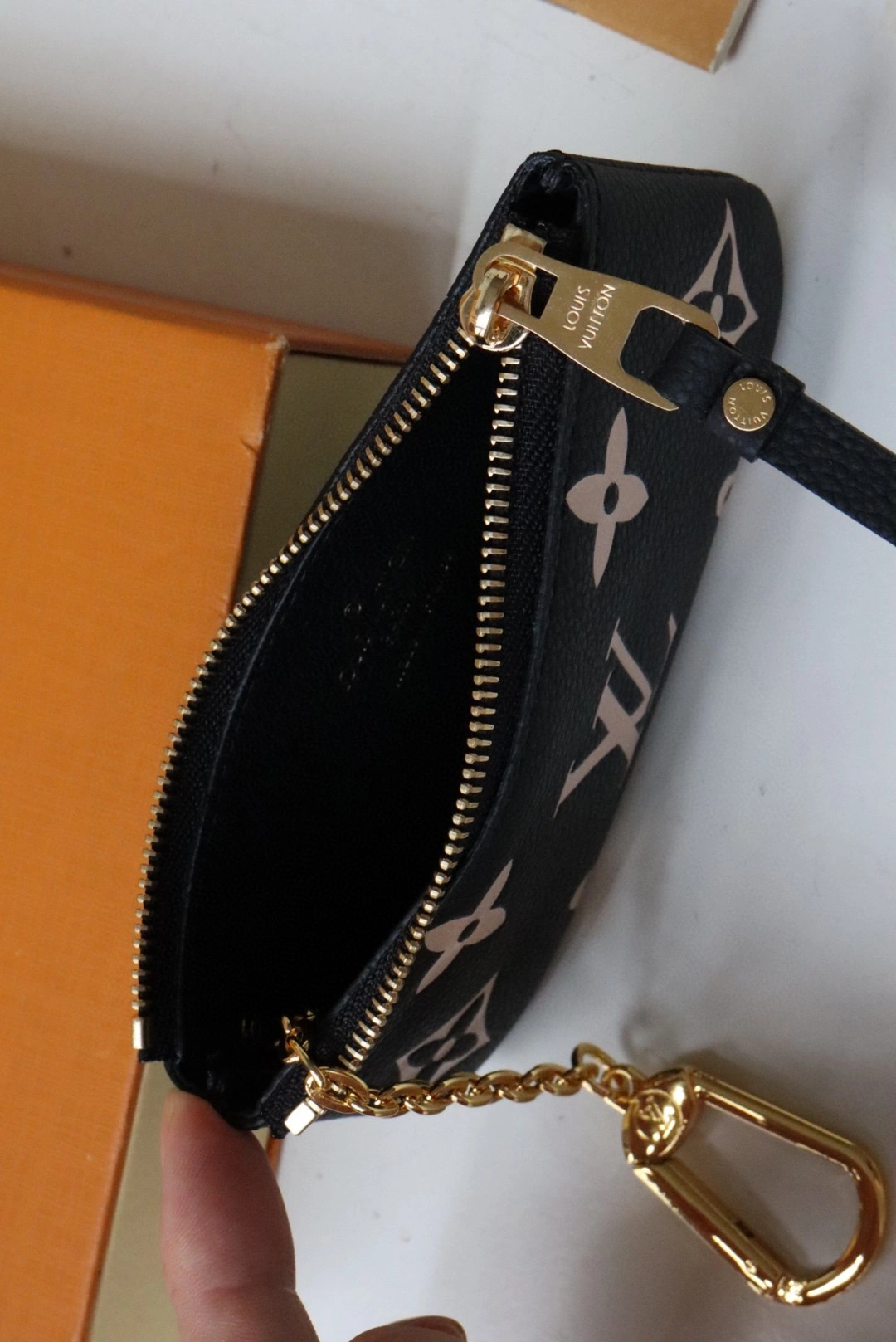 &MOMO- M80885 item : B-B063C1301