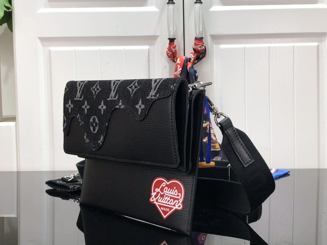 MOMO- M81013 cowhide item : A-B174L1722
