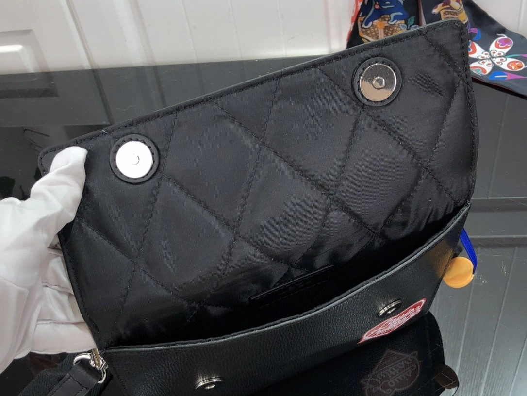 MOMO- M81013 cowhide item : A-B174L1722
