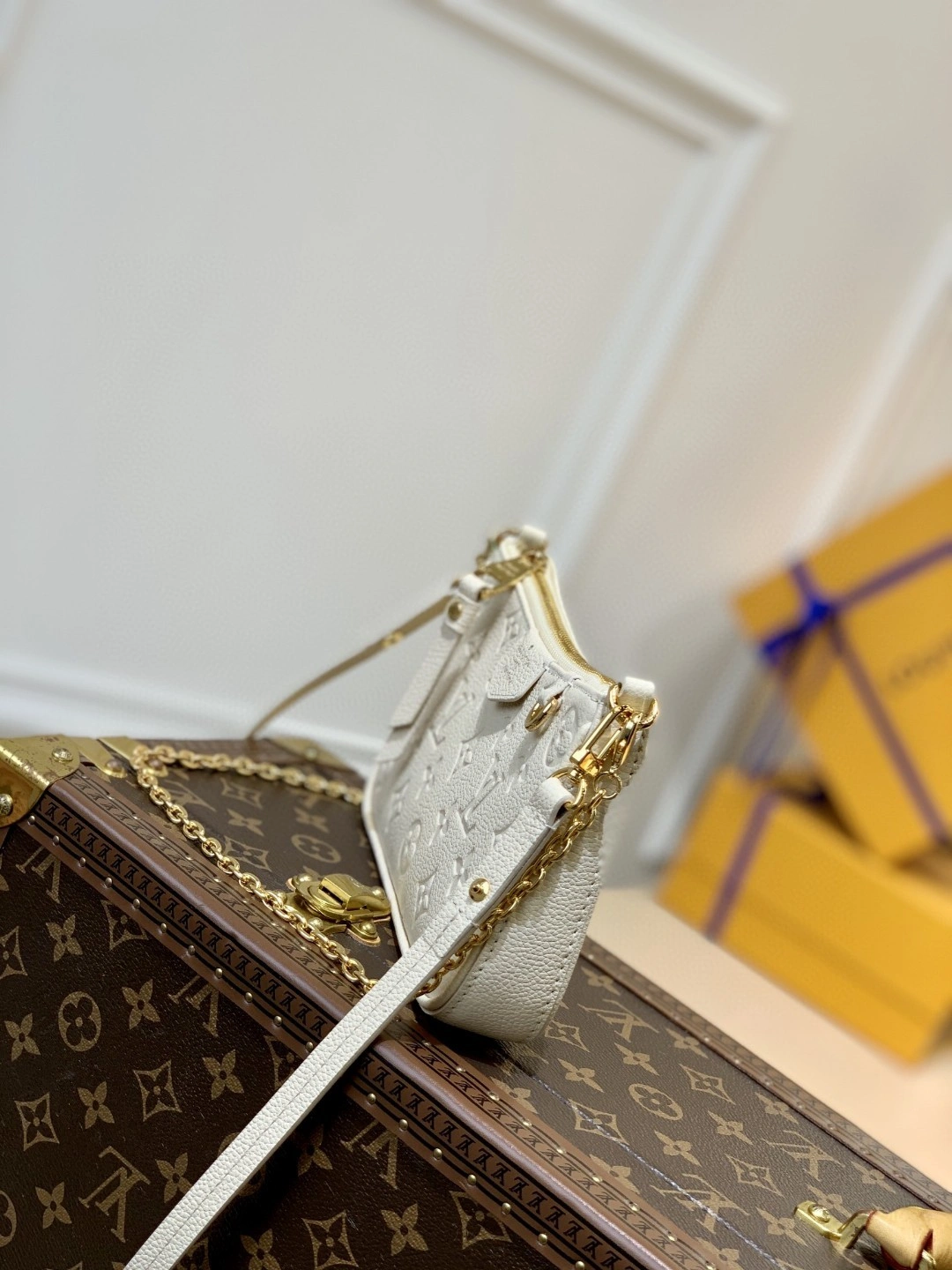 MOMO- M81066 Easy Pouch On Strap item : B-B202D1825