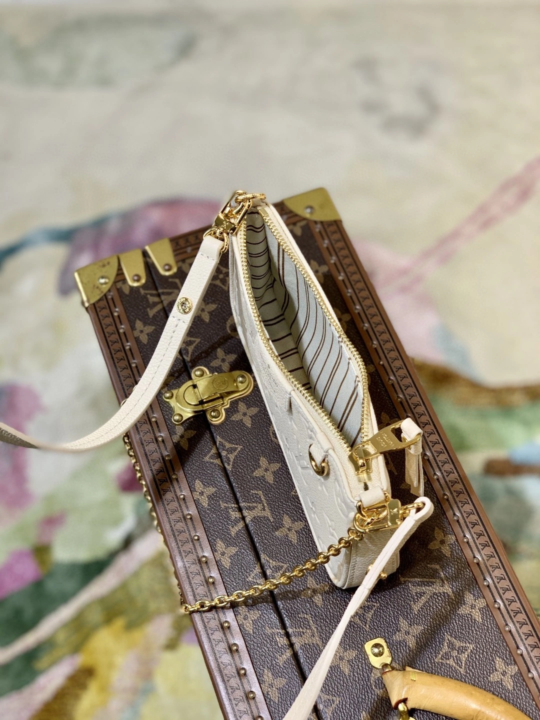 MOMO- M81066 Easy Pouch On Strap item : B-B202D1825