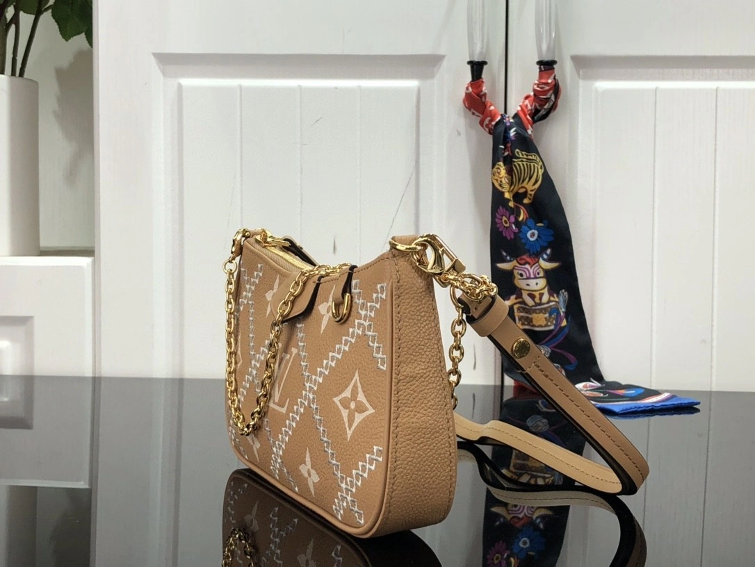 MOMO- M81137 cowhide Easy Pouch On Strap item : B-B063D1829