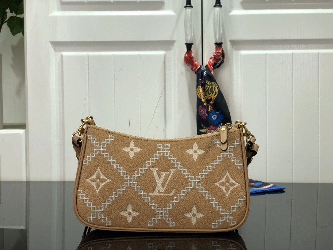 MOMO- M81137 cowhide Easy Pouch On Strap item : B-B063D1829