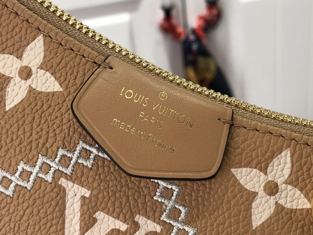 MOMO- M81137 cowhide Easy Pouch On Strap item : B-B063D1829