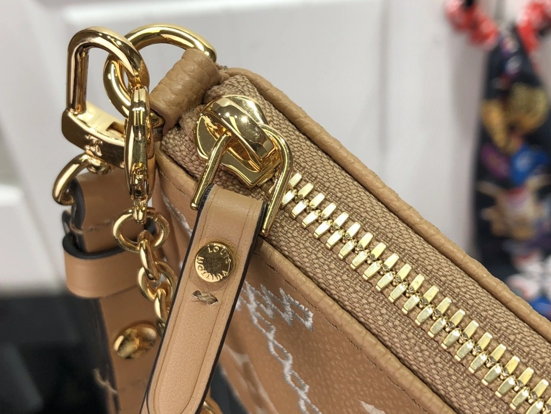 MOMO- M81137 cowhide Easy Pouch On Strap item : B-B063D1829