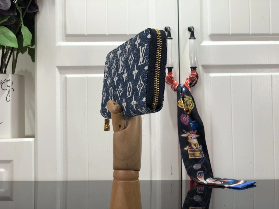 MOMO- M81226 cowhide Zippy item : B-B063D1831