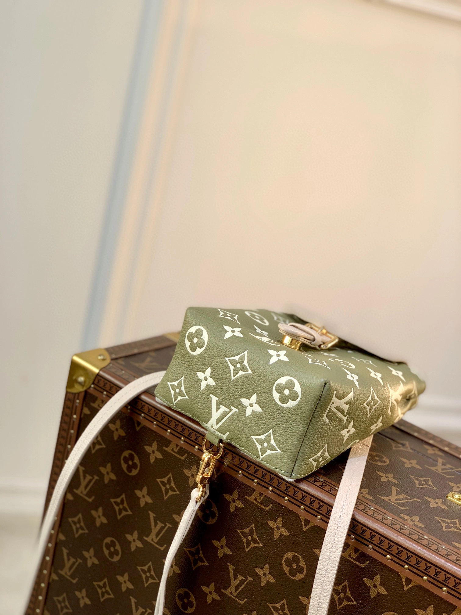 MOMO- M81351 item：B-B000E2610C