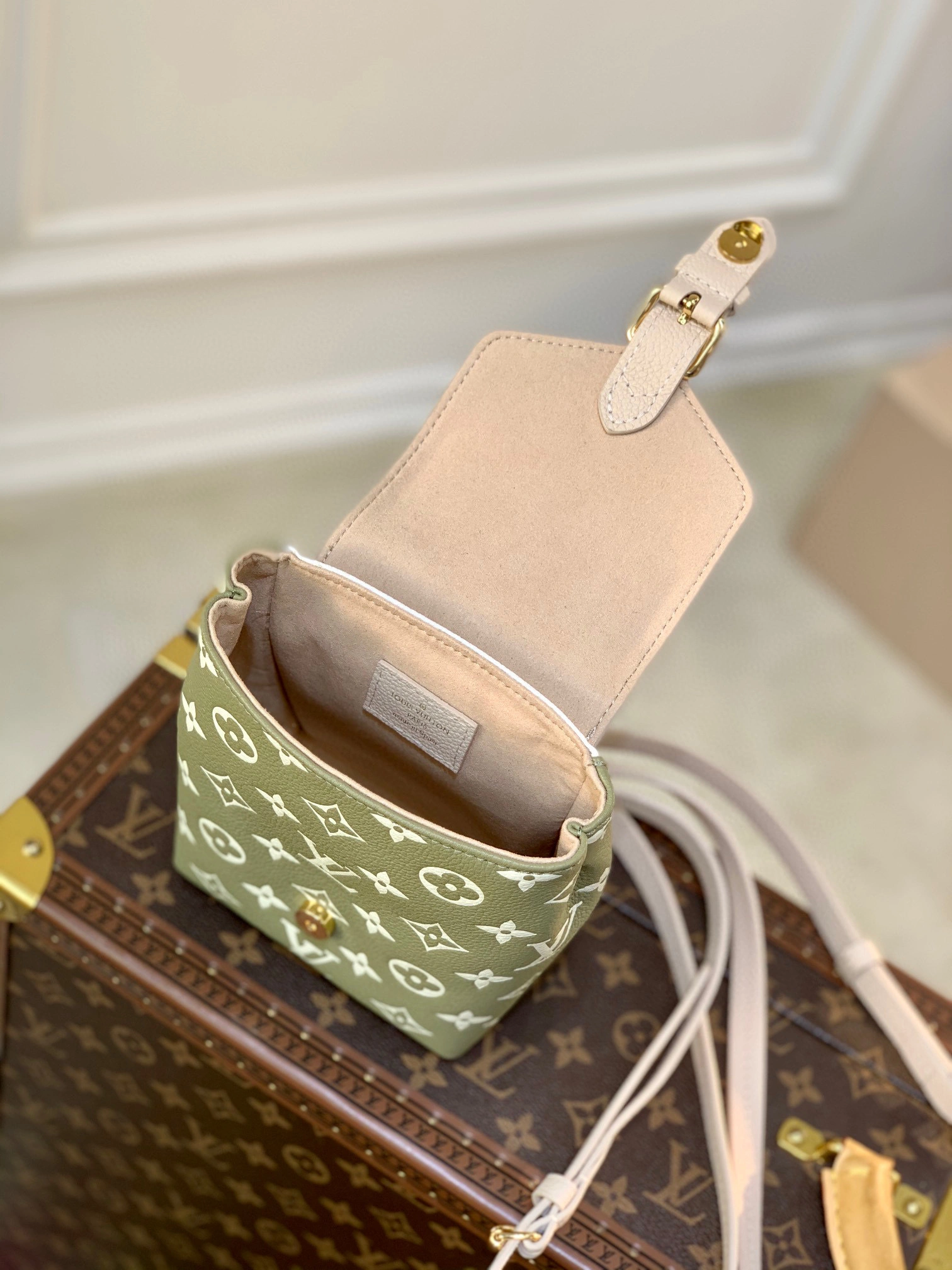 MOMO- M81351 item：B-B000E2610C