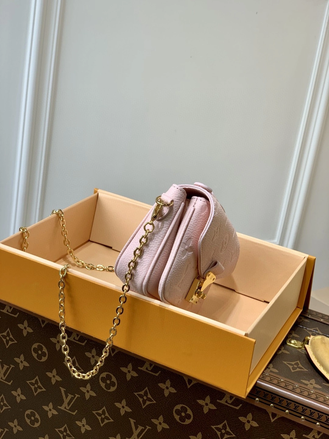 MOMO- M81389 item : B-B202D2919W