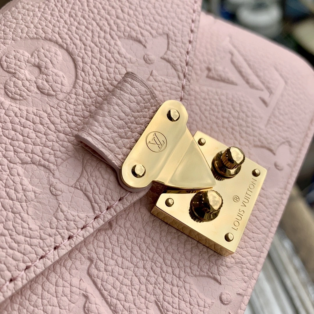 MOMO- M81389 item : B-B202D2919W