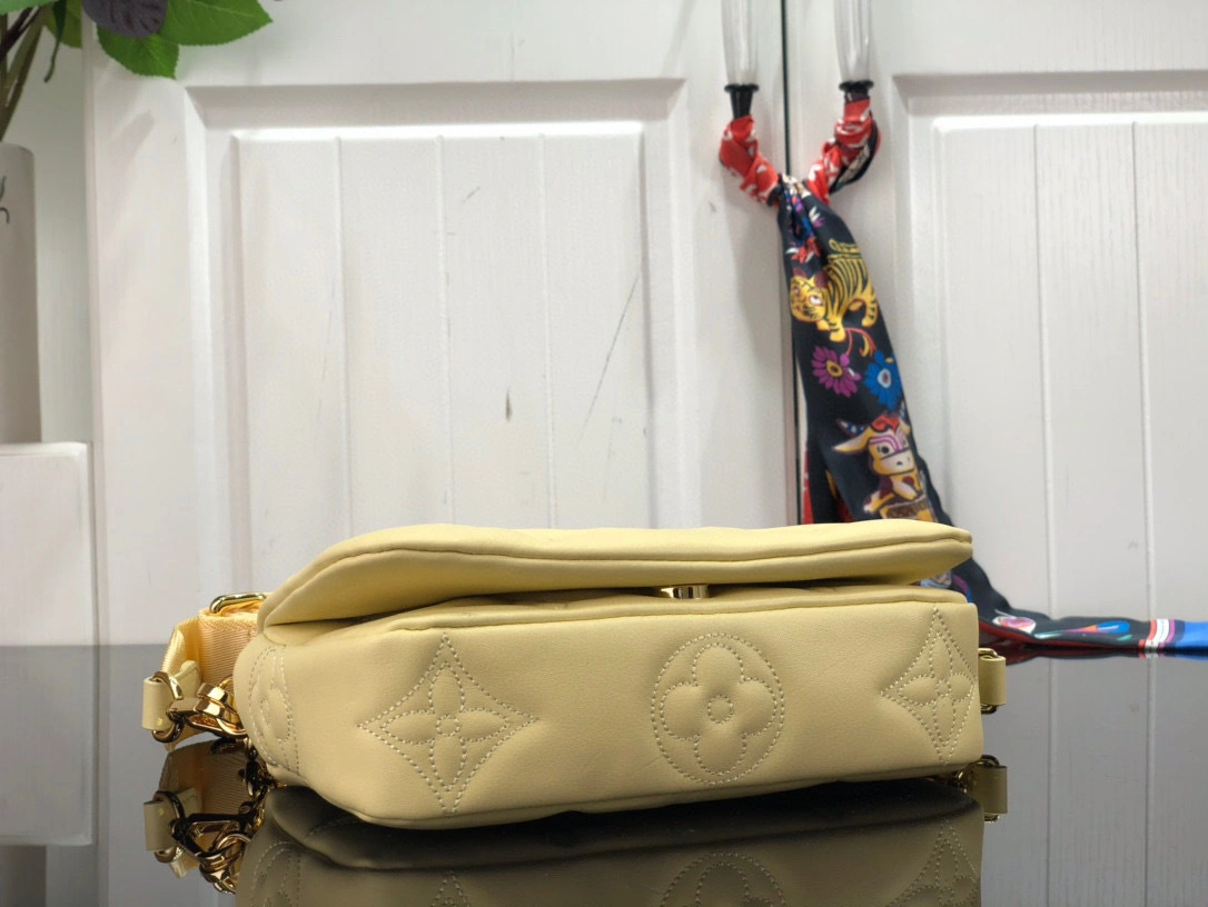 MOMO- M81400 Wallet on Strap Bubblegram Monogram item：B-B063E1722C