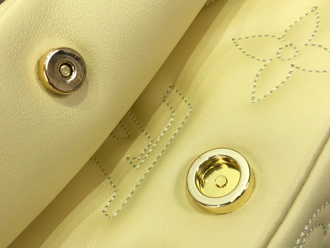 MOMO- M81400 Wallet on Strap Bubblegram Monogram item：B-B063E1722C
