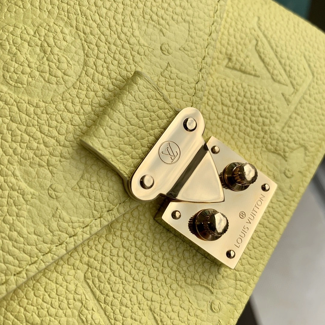 MOMO- M81407 item : B-B202D2920W