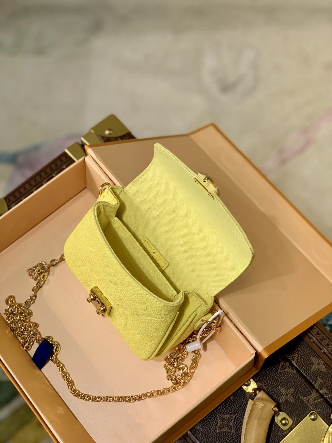MOMO- M81407 item : B-B202D2920W