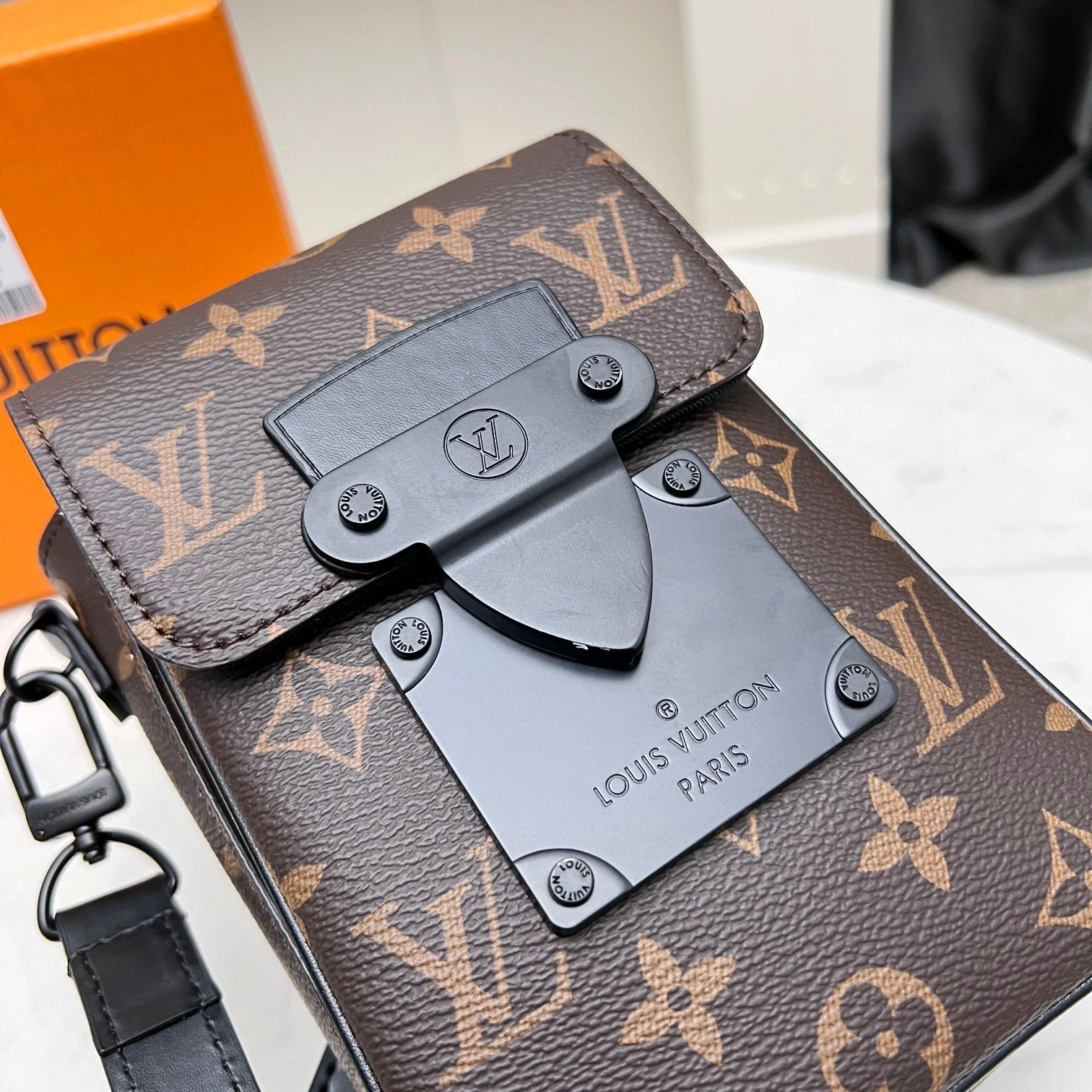 MOMO- M81522 S-LOCK VERTICAL WEARABLE item：B-B330G0916C