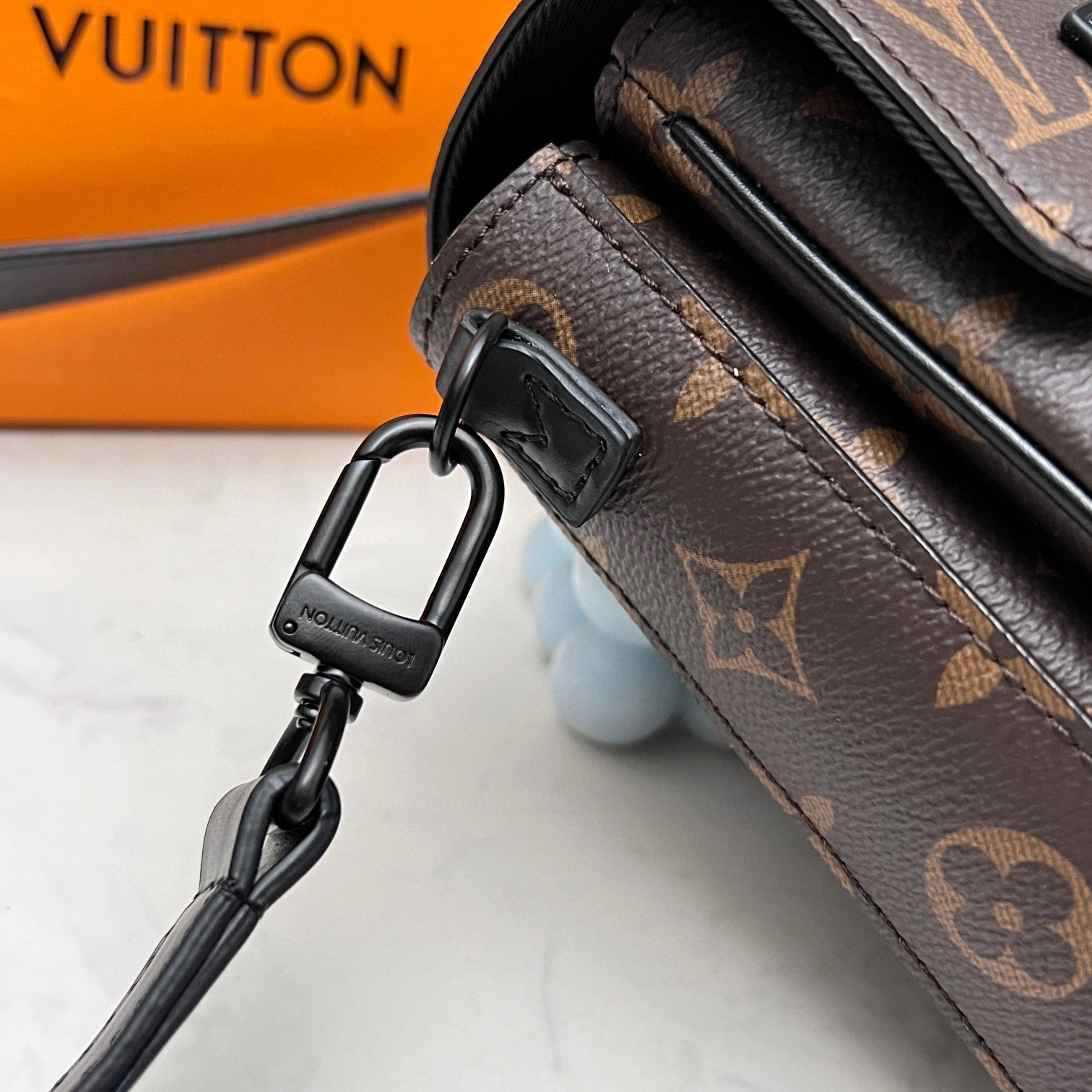 MOMO- M81522 S-LOCK VERTICAL WEARABLE item：B-B330G0916C