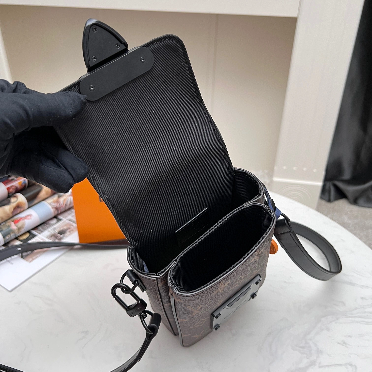MOMO- M81522 S-LOCK VERTICAL WEARABLE item：B-B330G0916C