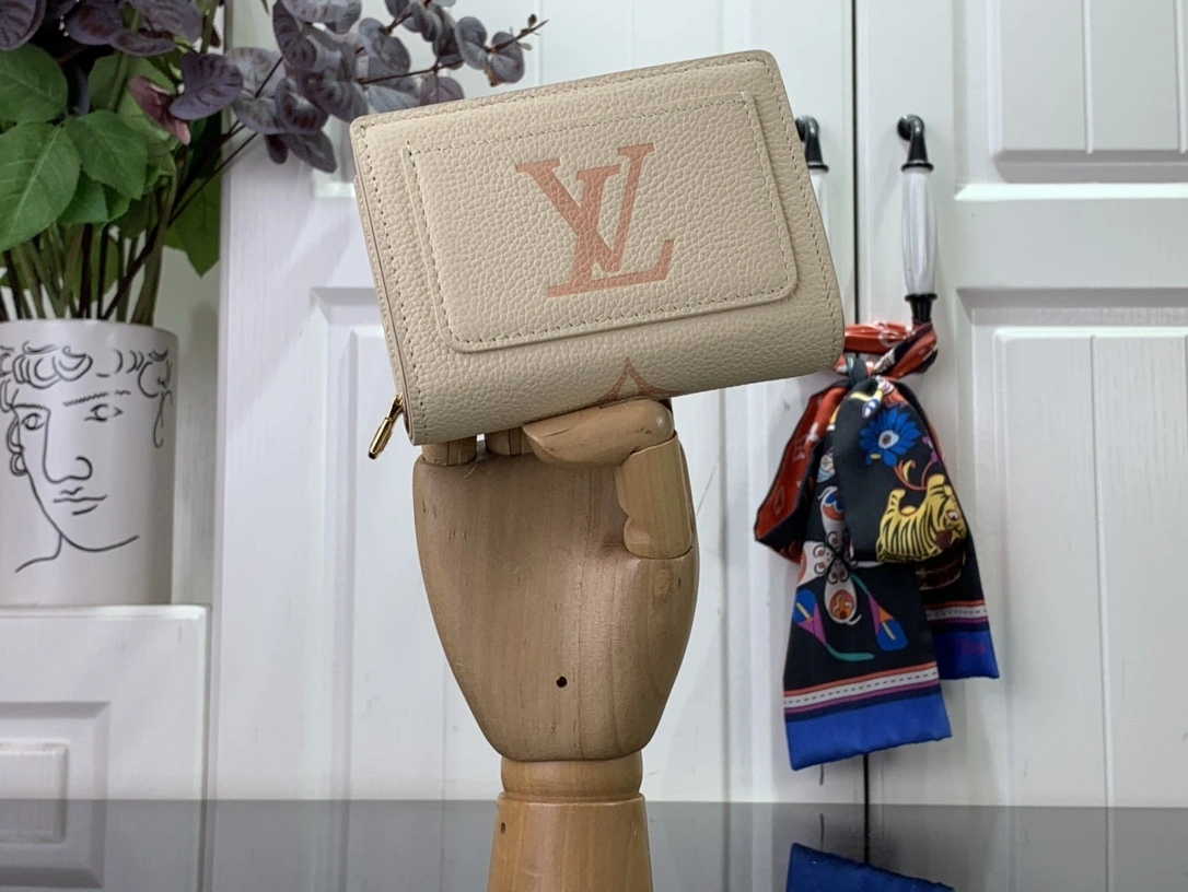 MOMO- M81927 item:D-B174A1524