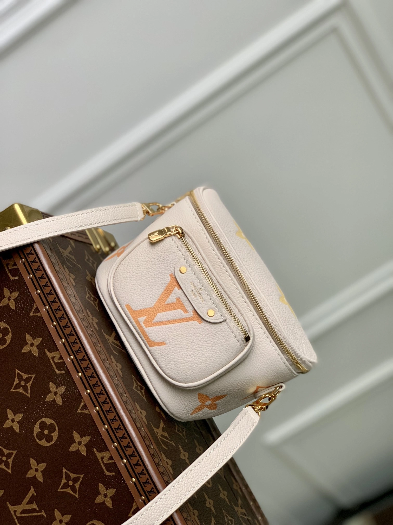 MOMO- M82208 item：C-B063F0979R