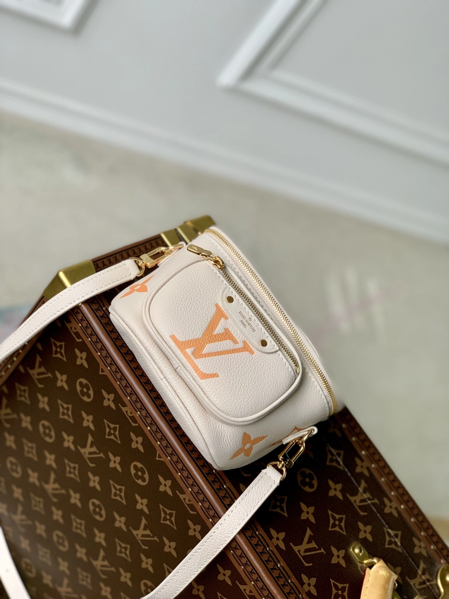MOMO- M82208 item：C-B063F0979R