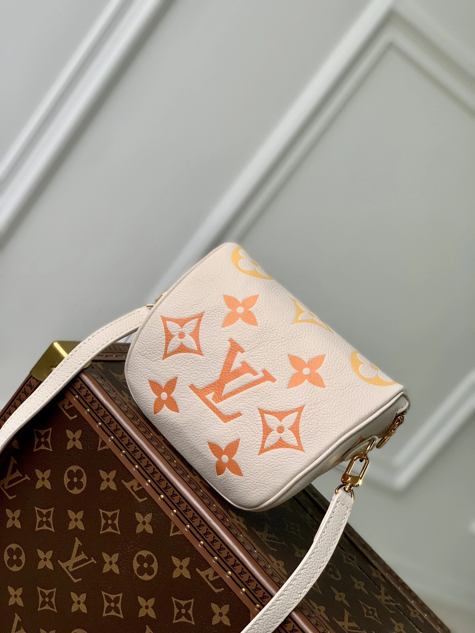 MOMO- M82208 item：C-B063F0979R