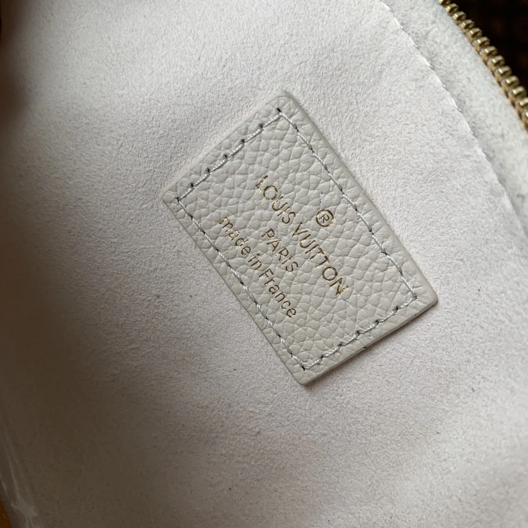 MOMO- M82208 item：C-B063F0979R