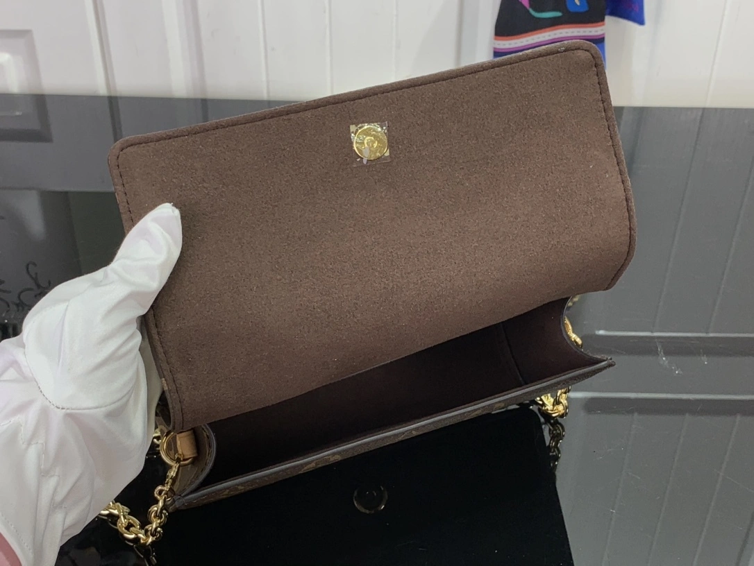 &MOMO- M82509 item:D-B174A1535
