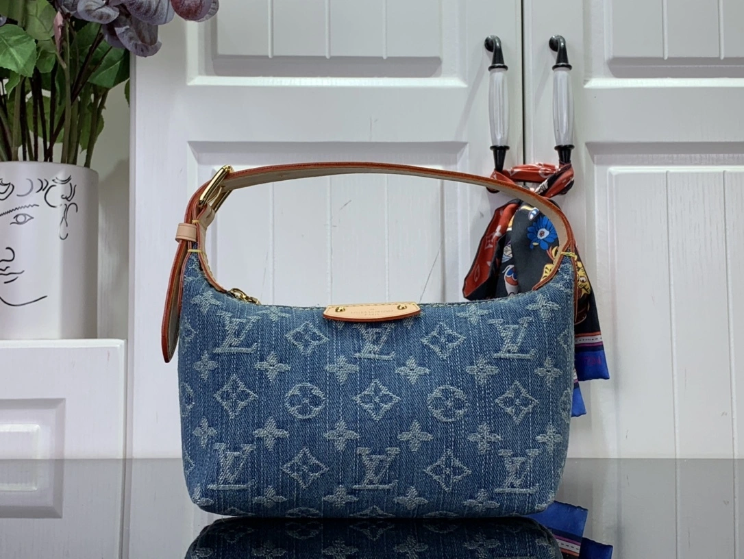 MOMO- M82949 item:D-B174A1543