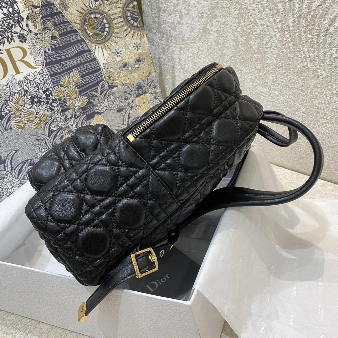 MOMO- M9221UNGF sheephide item:B-B00M1323