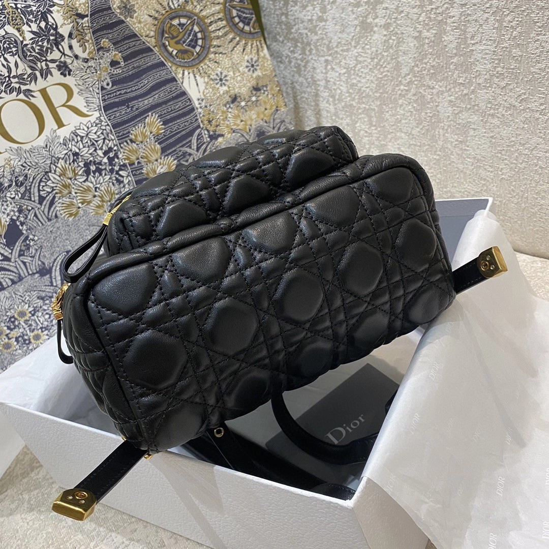 MOMO- M9221UNGF sheephide item:B-B00M1323