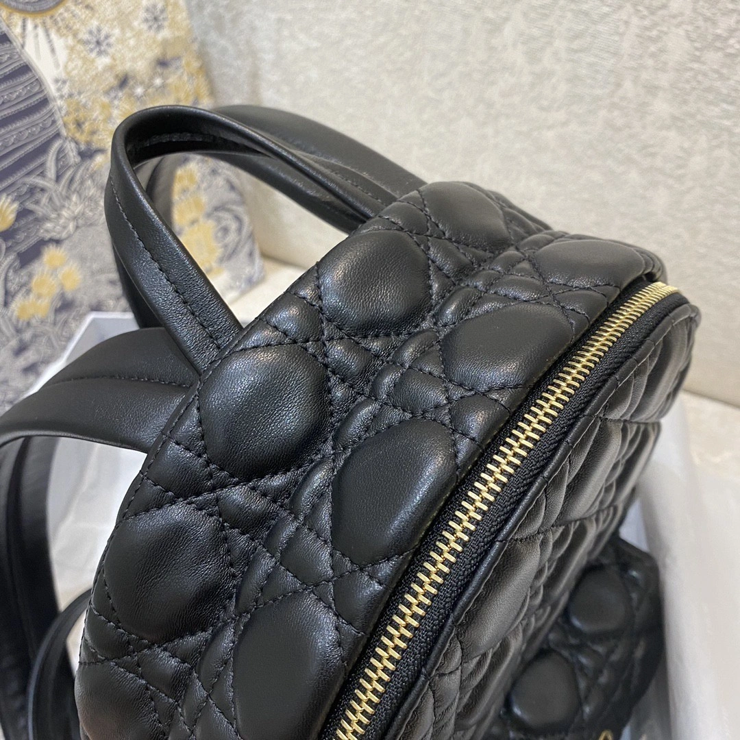 MOMO- M9221UNGF sheephide item:B-B00M1323