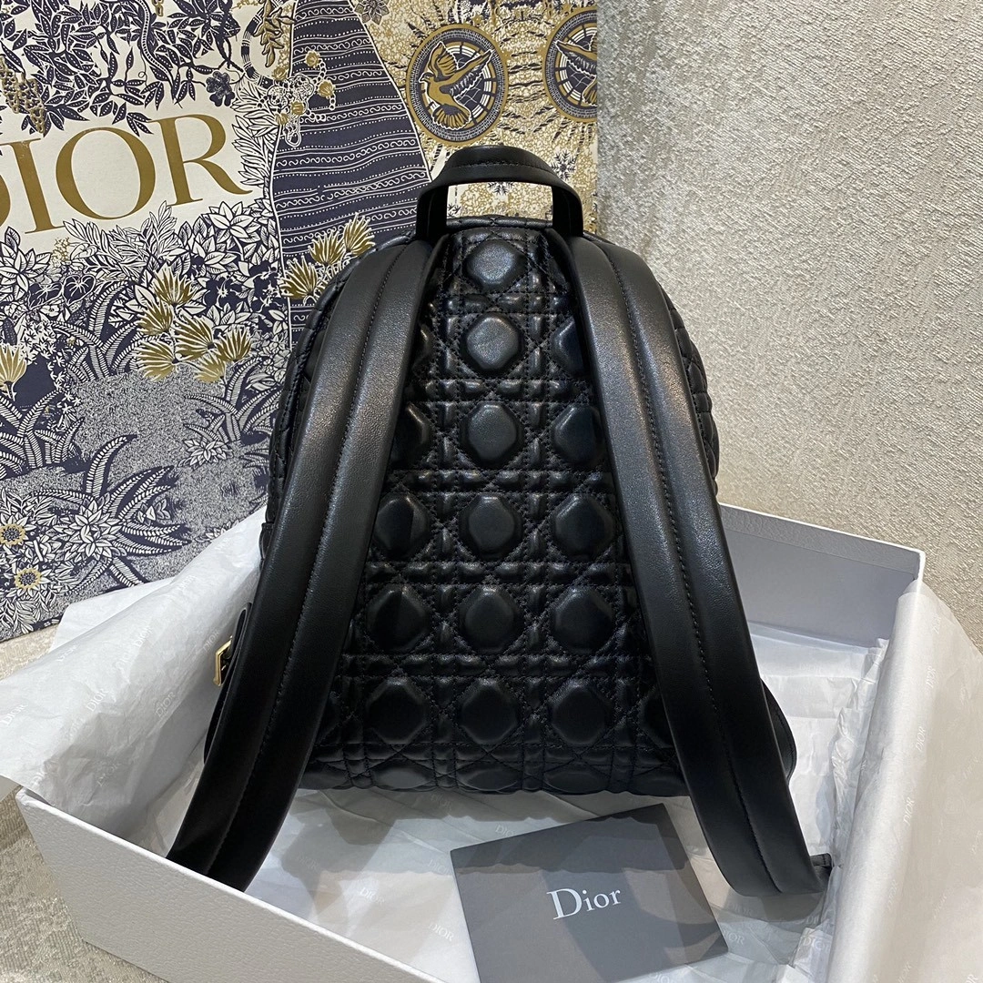 MOMO- M9221UNGF sheephide item:B-B00M1323