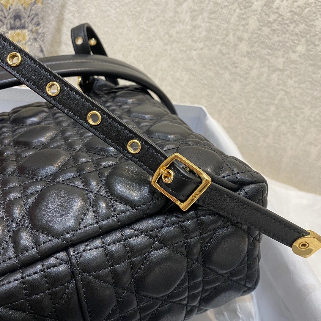 MOMO- M9221UNGF sheephide item:B-B00M1323
