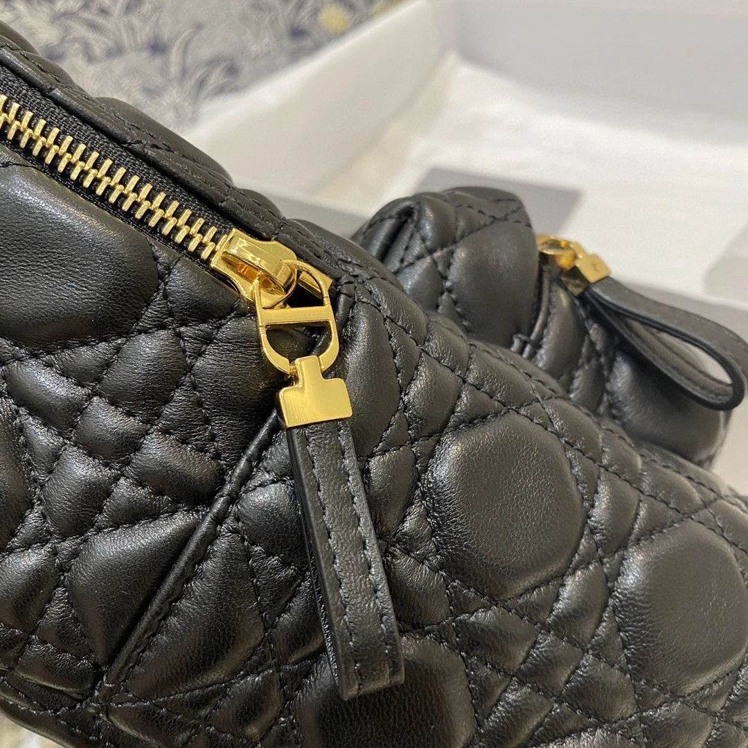 MOMO- M9221UNGF sheephide item:B-B00M1323