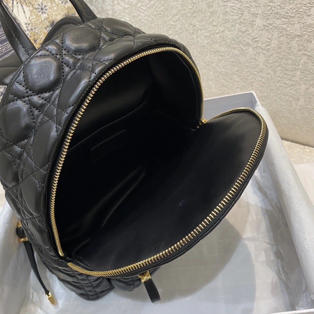 MOMO- M9221UNGF sheephide item:B-B00M1323