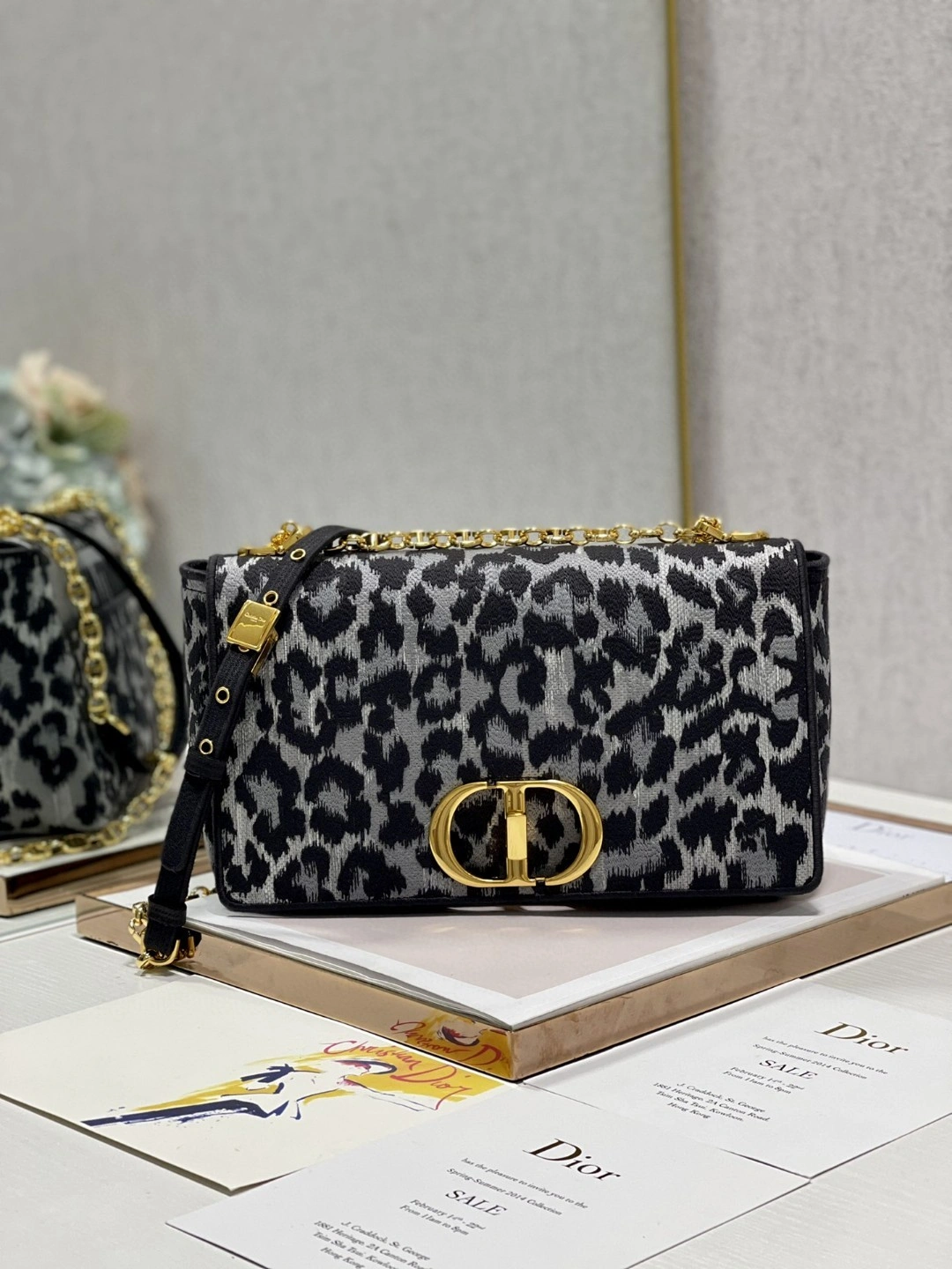 MOMO- M9242UTHG Caro item : B-B00M1304