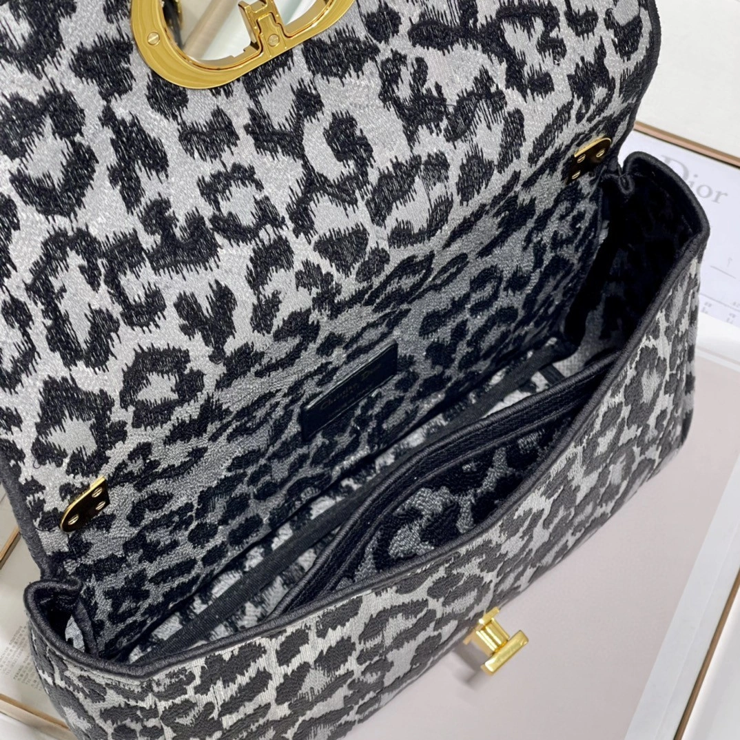 MOMO- M9242UTHG Caro item : B-B00M1304